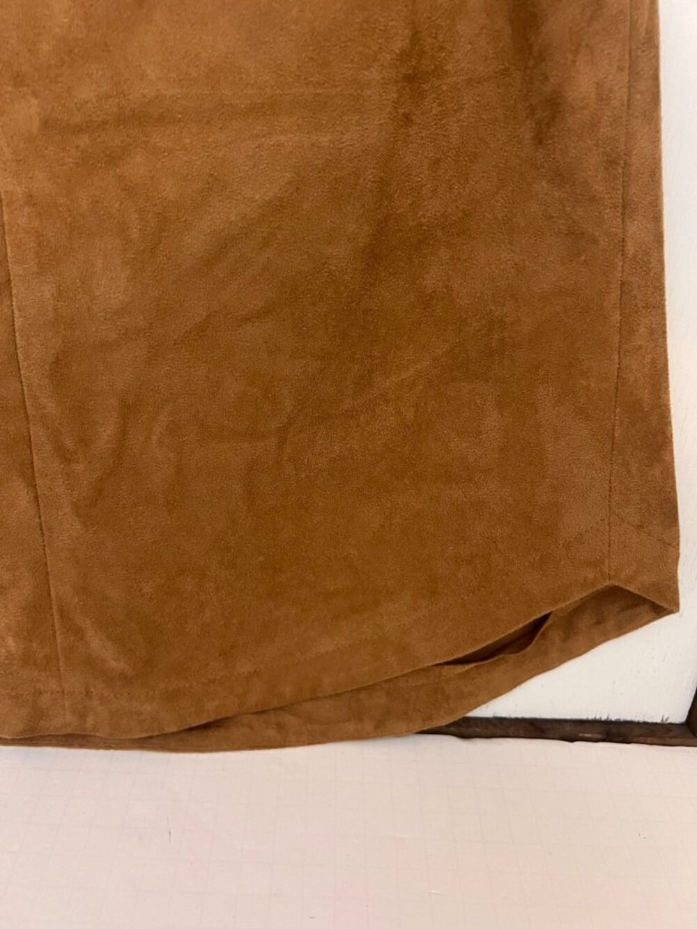 BB Dakota Faux Suede Mini Skirt, Whiskey Brown Size 4 Retro, Vintage Curved Hem - Picture 3 of 7